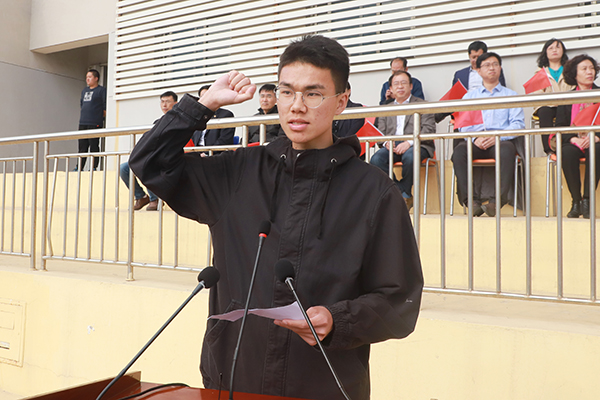 裁判员代表李伟强宣誓
